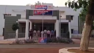 सिहोरा: गोसलपुर थाना क्षेत्र के ग्राम झांसी में ज़मीन विवाद में दो पक्ष भिड़े, लाठियों से हमले में कई घायल