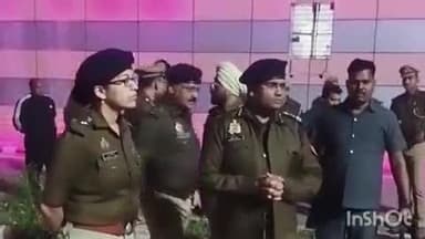 भोगनीपुर: पुखरायां स्टेशन पर डीआईजी और एसपी ने पुलिस बल के साथ चलाया सघन चेकिंग अभियान, यात्रियों से की पूछताछ