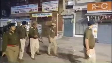 खुर्जा: एसएसपी ने शांति एवं कानून व्यवस्था के दृष्टिगत पुलिस-फोर्स के साथ खुर्जा नगर क्षेत्र में सघन चैकिंग व पैदल मार्च किया