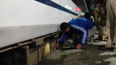 মাটিগাড়া: দিল্লিতে বিস্ফোরণের পর নিউ জলপাইগুড়ি স্টেশনে স্নিফার ডগ নিয়ে চালানো হচ্ছে তল্লাশি