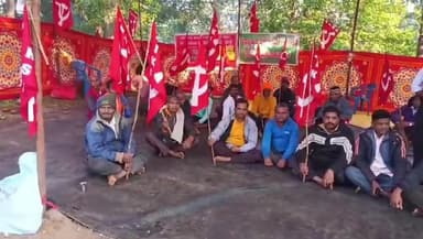 ಸೂಪಾ: ವಿವಿಧ ಬೇಡಿಕೆಗಳಿಗೆ ಆಗ್ರಹಿಸಿ ಜೋಯಿಡಾ ತಹಶೀಲ್ದಾರ್ ಕಾರ್ಯಾಲಯದ ಮುಂಭಾಗದಲ್ಲಿ 2ನೇ ದಿನಕ್ಕೆ ಮುಂದುವರಿದ ಕ. ಪ್ರಾಂತ ರೈತ ಸಂಘದ ಪ್ರತಿಭಟನೆ