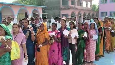 कोचाधामन: कोचाधामन विधानसभा के सभी मतदान केंद्रों पर शांतिपूर्ण मतदान जारी, युवा मतदाताओं में दिखा उत्साह