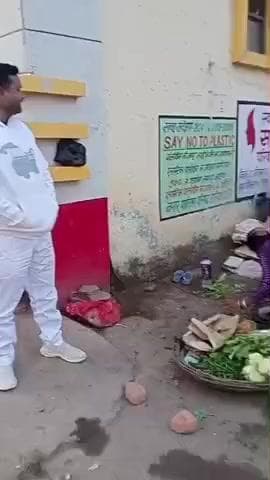 दतिया नगर: नगर पालिका की अतिक्रमण विरोधी मुहिम जारी, अतिक्रमण करने वाले सब्जी विक्रेताओं को हटाकर मंडी को किया व्यवस्थित