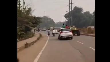 ग्वालियर गिर्द: सनरूफ से बाहर निकले बच्चे, पुलिस ने पापा का काटा चालान!