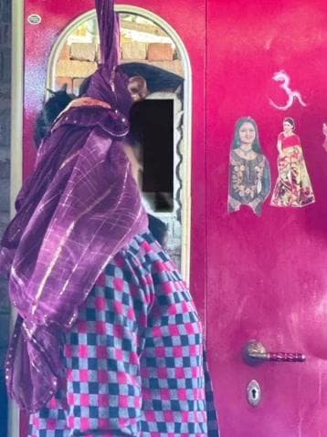 मुंगेली: गांव में सनसनी: 11वीं की छात्रा फंदे पर लटकी मिली, पुलिस जांच में जुटी