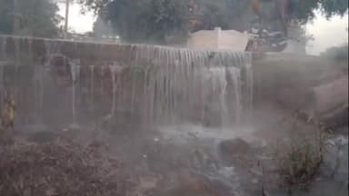 तालेड़ा: विभागीय लापरवाही से मांगली नदी पर कोटा चंबल परियोजना का लाखों लीटर पीने योग्य पानी व्यर्थ सड़क और नदी में बह रहा