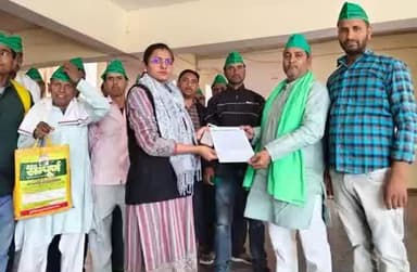 @इटावा_उत्तर_प्रदेश : स्थानीय समस्याओं को लेकर ज्ञापन।
#Etawah_Uttar_Pradesh : Memorandum regarding local problems.
@Bhartiya_Kisan_Sangthan
#भारतीय_किसान_संगठन
