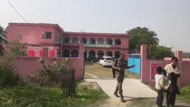 रफीगंज: गया एवं औरंगाबाद जिला के बॉर्डर पर स्थित रामपुर गांव में शांतिपूर्ण मतदान जारी है