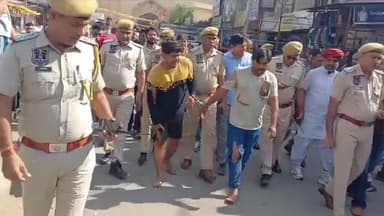 सांगानेर: मालपुरा गेट थाना पुलिस ने चाकू मारने के मामले में 24 घंटे में 2 आरोपियों को गिरफ्तार कर बाजार में कार्रवाई परेड की