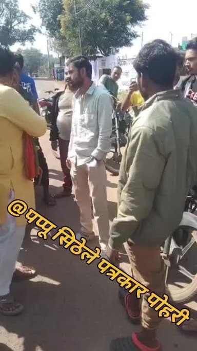 धार्मिक स्थान परअवैध शराब बेचते हुए आरोपी को भाजपा मण्डल अध्यक्ष आशुतोष जैमिनी ने पकडकर पुलिस के हवाले किया