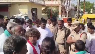 పెద్ద కొడప్గల్: ఇండ్లపై పడ్డ 11 కేవీ విద్యుత్ వైర్లు, ధర్నా నిర్వహించిన కాలనీవాసులు, సమస్యను పరిష్కరిస్తామని తెలిపిన పోలీసులు