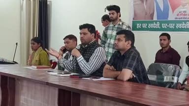 स्वार: ब्लॉक सभागार में क्षेत्र की आंगनबाड़ी और बीएलओ की उपअधिकारी अमन देओल ने की बैठक