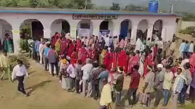 झाझा: झाझा के जुड़पनिया व बखोरीबथान में वर्षों बाद बना मतदान केंद्र, मतदाताओं में उत्साह दिखा