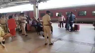 বালি-জগাছা: দিল্লির লালকেল্লা মেট্রো স্টেশনের কাছে বিস্ফোরণ হওয়ার ফলে হাওড়ার শালিমার স্টেশনে নিরাপত্তা ব্যবস্থা জোরদার করা হলো