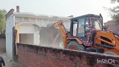 जलालाबाद: रौली बौरी में मरघट की जमीन पर बने नटवरलाल जाबिर के डेढ़ करोड़ के मकान को बुलडोजर ने किया ध्वस्त