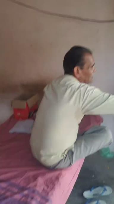 थाना सराय अकिल के भगवानपुर चौकी के अन्तर्गत नेवादा में खुलेआम अवैध रूप से बेचा जा रहा गांजा