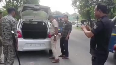 তুফানগঞ্জ ১: দিল্লির ঘটনার পর জোরদার নিরাপত্তা তুফানগঞ্জে, রায় ডাক নাকা পয়েন্টে চলছে বিভিন্ন প্রান্ত থেকে আসা গাড়ি গুলিতে তল্লাশি