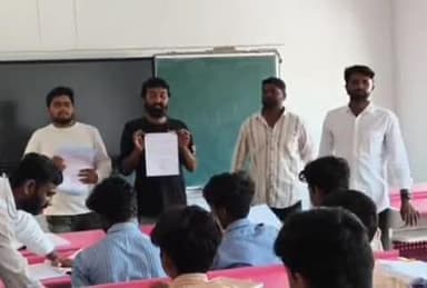 కళ్యాణదుర్గం: కళ్యాణదుర్గం లోని కళాశాలల్లో కోటి సంతకాల కార్యక్రమాన్ని నిర్వహించిన వైఎస్సార్సీపీ విద్యార్థి విభాగం నాయకులు