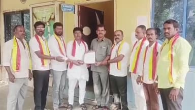 ಶೋರಾಪುರ: ನಗರದ ಬಸ್ ನಿಲ್ದಾಣದಲ್ಲಿ ಟಿಕೆಟ್ ಬುಕಿಂಗ್ ಕೌಂಟರ್ ಆರಂಭಿಸಲು ಘಟಕ ವ್ಯವಸ್ಥಾಪಕರಿಗೆ ಕರವೇ ಮನವಿ