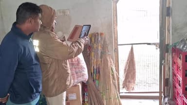 కాటారం: దేవరాంపల్లిలోని ప్రధాన రహదారి పక్కన గల కిరణం షాపులో చోరీ