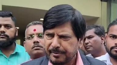 दलित आदिवासींच्या जमीनी हडपण्याचे प्रकार रोखले पाहिजेत – केंद्रीय सामाजिक न्याय मंत्री रामदास आठवले