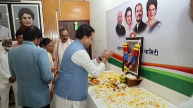 टिळक भवन येथे काँग्रेसच्या वतीने भारताचे पहिले शिक्षणमंत्री मौलाना अबुल कलाम आझाद यांच्या जयंती निमित्त अभिवादन