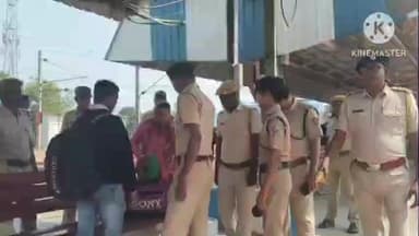 ঝাড়গ্রাম: লালকেল্লার কাছে ভয়াবহ বিস্ফোরণ, সারা দেশে জারি উচ্চ সতর্কতা, ঝাড়গ্রাম রেলস্টেশনে চলছে কড়া নজরদারি