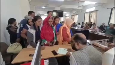 देवास नगर: कलेक्टर कार्यालय में जनसुनवाई का आयोजन, राघोगढ़ से शिकायत लेकर पहुंची महिलाएं