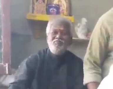 భువనగిరి: పోచంపల్లిలో రేషన్ షాపులో మోదీ ఫోటో పెట్టాలని బీజేవైఎం ఆధ్వర్యంలో డిమాండ్