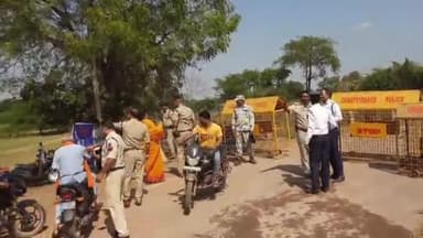 कवर्धा: कथावाचक पंडित प्रदीप मिश्रा ने कबीरधाम पुलिस की व्यवस्था, अनुशासन एवं तत्परता की की प्रशंसा