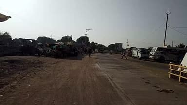 Vikas ke naam per तोड़-फोड़ ki Gai thi Makan dukaano ki parantu pahle Se bhi jyada atikraman