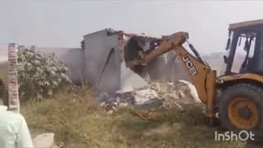 बहादुरगढ़: जिला नगर योजना कार्य विभाग ने मंगलवार को बाढ़सा गांव की अवैध कॉलोनी में चलाया पीला पंजा