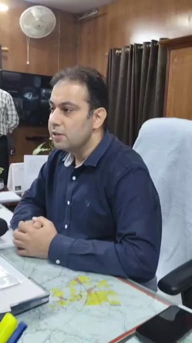 विशेष गहन पुनरीक्षण कार्यक्रम को लेकर जिला निर्वाचन अधिकारी, कोटा पीयूष समारिया की मतदाताओं से अपील
#aapnikhabra #kotara...