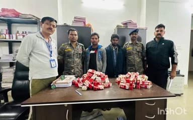 मांझा: दानापुर मोड़ के पास उत्पाद विभाग ने वाहन जांच में एक बाइक से 15 लीटर शराब बरामद की, दो तस्कर गिरफ्तार