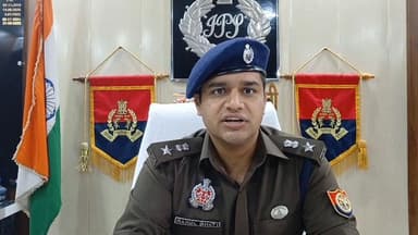 दिल्ली में हुई विस्फोट की घटना के दृष्टिगत जनपद में सुरक्षा एवं सतर्कता के दृष्टिगत जनपद पुलिस द्वारा आने-जाने वाले व्यक...