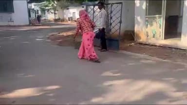 छतरपुर नगर: नाबालिग बेटी के अपहरण मामले में कार्रवाई की मांग करते हुए महिला दंड भरते हुए पुलिस अधीक्षक कार्यालय पहुंची