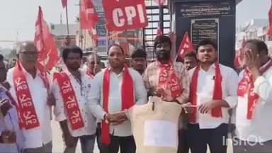 నాగర్ కర్నూల్: నాగర్ కర్నూల్ అంబేద్కర్ చౌరస్తాలో సిపిఐ ఆధ్వర్యంలో తీవ్రవాదుల దిష్టిబొమ్మ దగ్ధం