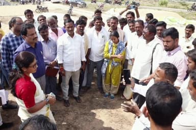 నారాయణపేట్: మాగనూరు మండలంలోని గ్రామాలలో వరి కొనుగోలు కేంద్రాలను పరిశీలించిన కలెక్టర్ సిక్తా పట్నాయక్