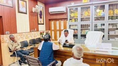 डिबाई: डिबाई विधायक सीपी सिंह ने अपने कैंप कार्यालय पर जनता की समस्याएं सुनीं, दिए दिशा निर्देश