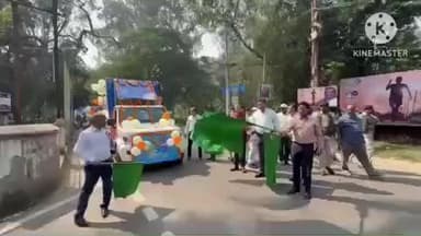 साहिबगंज: झारखंड राज्य स्थापना दिवस की पूर्व संध्या पर उपायुक्त ने समाहरणालय से प्रचार वाहन को हरी झंडी दिखाई
