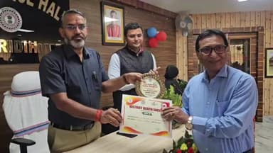 गिरिडीह: पपरवाटांड: समाहरणालय में रक्त अधिकोष गिरिडीह द्वारा सम्मान समारोह का आयोजन