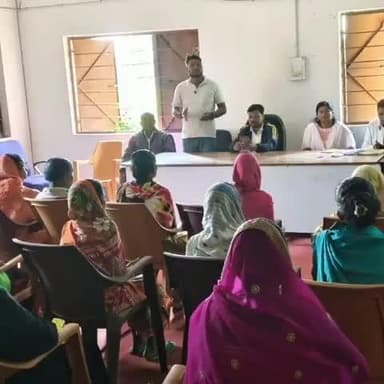 ईचागढ़: गौरांगकोचा पंचायत भवन में जिला विधिक सेवा प्राधिकार द्वारा ग्रामीणों को किया गया जागरूक