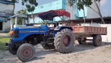 তুফানগঞ্জ ২: অবৈধ ভাবে বালু পাথর পরিবহনের অভিযোগে শালবাড়ি ও বোচামারি এলাকা থেকে ধৃত ২ জন, বাজেয়াপ্ত দুটি ট্রাক্টর