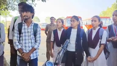 ಭಾಲ್ಕಿ: ಅಂಬೇಸಂಗಾವಿ ಗ್ರಾಮಕ್ಕೆ ಬಸ್ ಸೌಲಭ್ಯ ಕಲ್ಪಿಸಿ; ಪಟ್ಟಣದಲ್ಲಿ ವಿದ್ಯಾರ್ಥಿಗಳ ಒತ್ತಾಯ