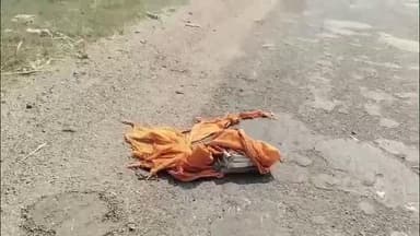 ಶೋರಾಪುರ: ರಸ್ತೆಯಲ್ಲಿ ಸಿಕ್ಕ 1 ಲಕ್ಷ ರೂಪಾಯಿಗೂ ಅಧಿಕ ಹಣವನ್ನು ವಾರಸುದಾರರಿಗೆ ಮರಳಿಸಿದ ಪಟ್ಟಣ ಠಾಣೆ ಪೊಲೀಸರು