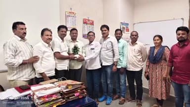 నిర్మల్: వ్యాయామ ఉపాధ్యాయుల సమస్యలు పరిష్కరించాలని డిఈవోలు కలిసిన తెలంగాణ వ్యాయామ విద్య ఉపాధ్యాయ సంఘం నాయకులు