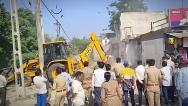 ખેડબ્રહ્મા: શહેરમાં સરકારી જમીન પરના દબાણ દૂર કરવામાં આવ્યા