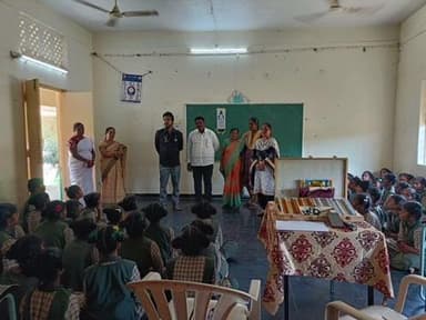 ఉరవకొండ: కస్తూరిబా గాంధీ బాలికల కళాశాలలో విద్యార్థినులకు కంటి వైద్య పరీక్షలు