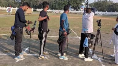 कोडरमा: कोडरमा में जिला तीरंदाजी प्रतियोगिता संपन्न, जिला खेल पदाधिकारी ने तीर चलाकर किया उद्घाटन