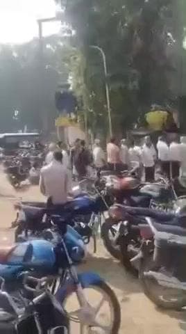 इटवा: सहकारी समिति खुनियांव पर बीज के लिए किसानों की लंबी लाइन, वीडियो हुआ वायरल